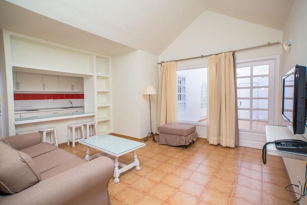 Apartamentos Livvo Las Gaviotas Puerto del Carmen  Exterior photo